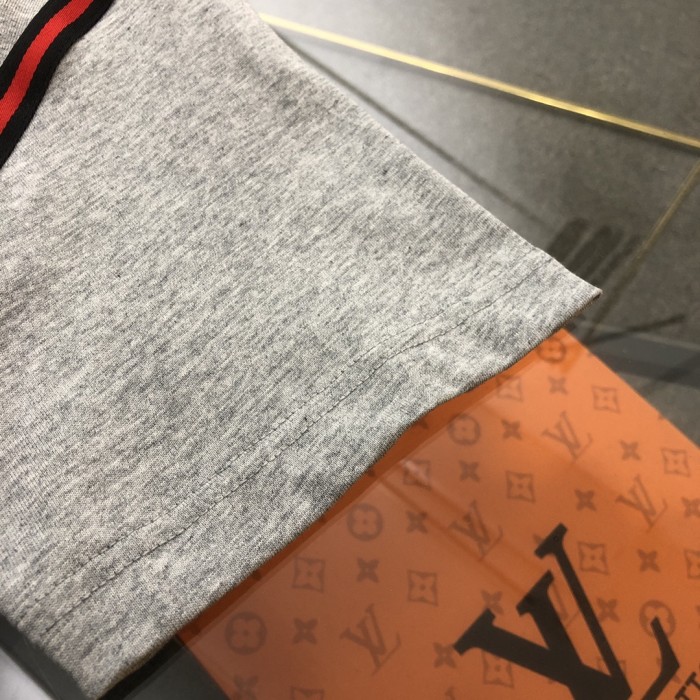 一目惚れ♪ グッチ 激安偽物 2024新作ロゴ刺繍織りリボンラウンドネック半袖Tシャツ