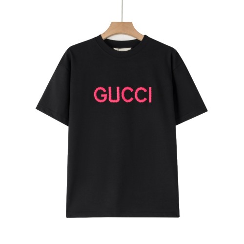 大人気 グッチ スーパーコピー GUCCI24春先の新作Tシャツピンクのアルファベット刺繍ロゴ柄半袖Ｔシャツ