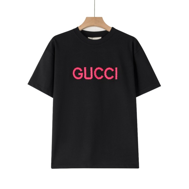 大人気 グッチ スーパーコピー GUCCI24春先の新作Tシャツピンクのアルファベット刺繍ロゴ柄半袖Ｔシャツ