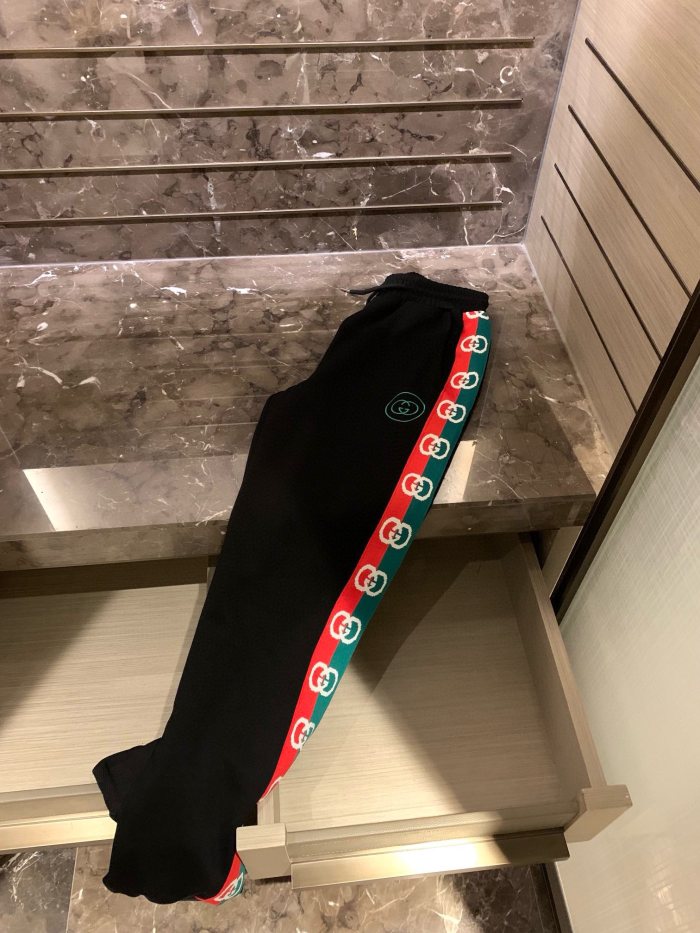 稀少 グッチ n級品 24SS春先の新作Guccオーダーメイドリボン着痩せスウェットパンツスーツ