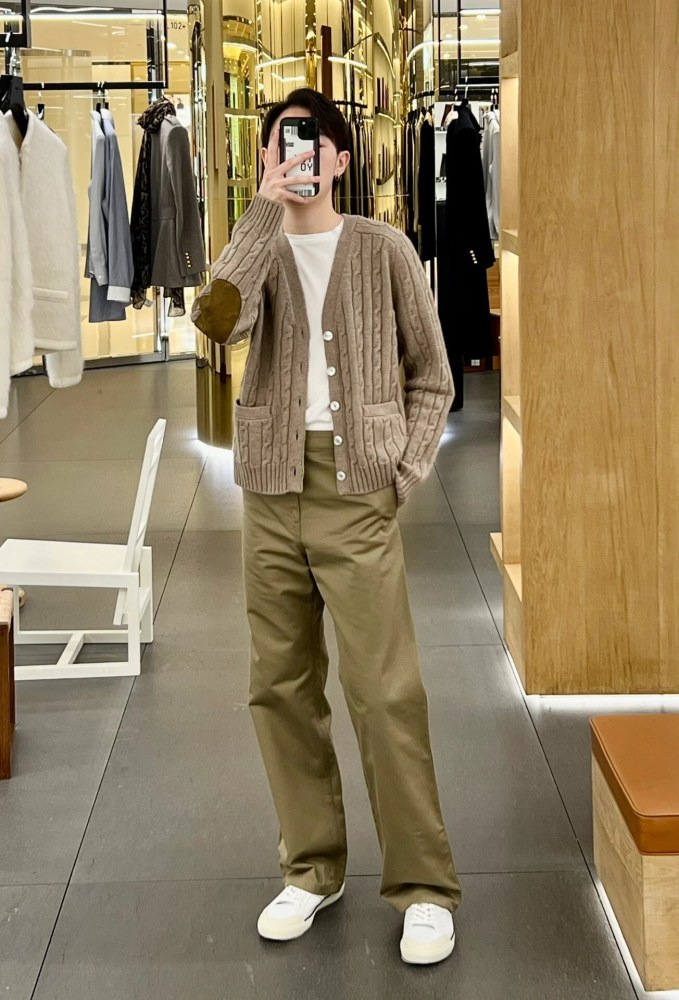 使い勝手良し セリーヌ n級品 カシミヤニットカーディガンコートは