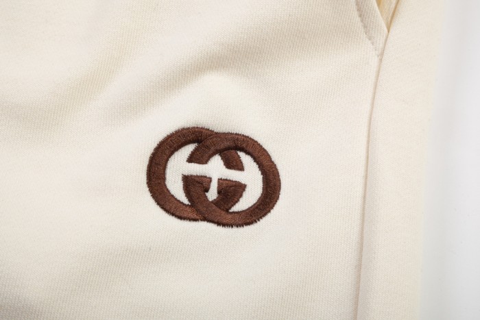 【話題商品！】グッチ コピーおすすめ 立体アルファベットシンプルLoGOロゴ刺繍五分パンツ