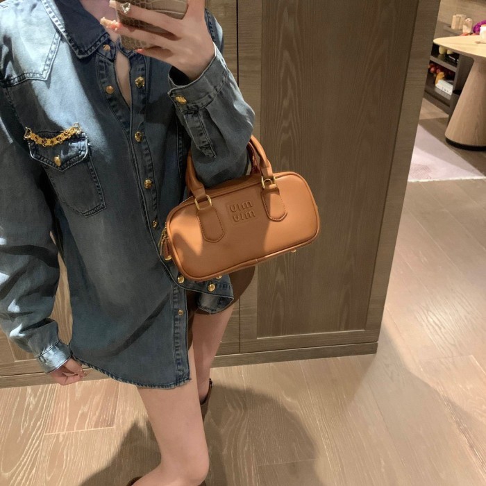 超奇跡の入荷☆ セリーヌ コピーおすすめ 24 ssCEリトルゴールドチェーンデニムシャツ