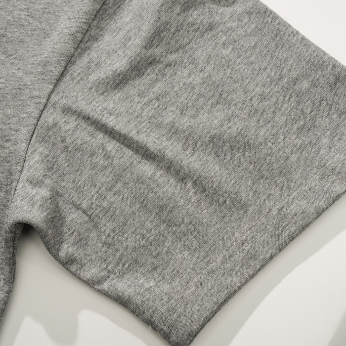超話題! グッチ 偽物通販 GUCCI 24春先の新作Tシャツ胸にクラシックなダブルG刺繍ロゴ柄半袖
