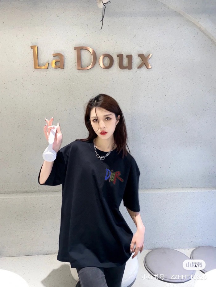 使い勝手良し ディオール 偽物通販 2024春夏新作カラー刺繍ロゴラウンドネック半袖Tシャツ2色