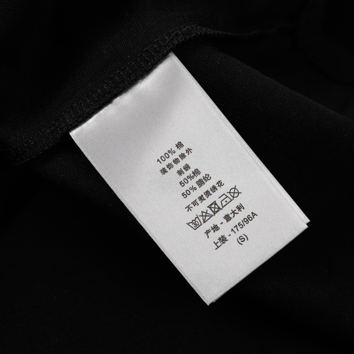 【話題商品！】 ディオール スーパーコピー 蝶のポケット金糸万針刺繍工芸T袖