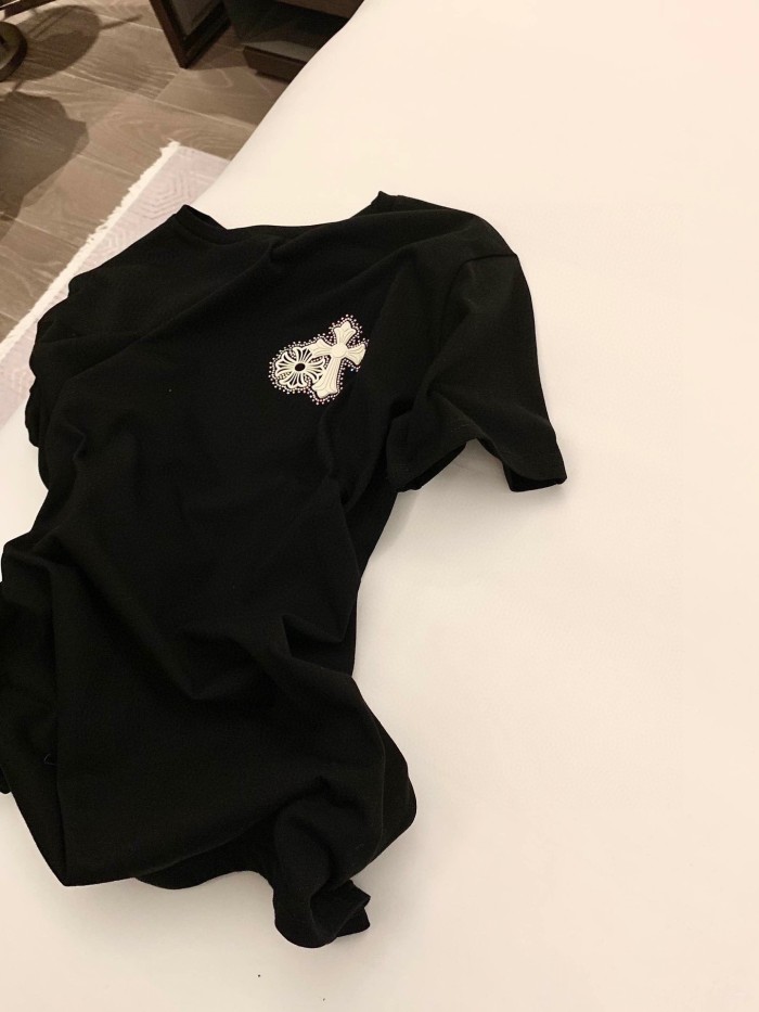 追跡付 クロムハーツ コピーおすすめ 24 ss新作ch立体十字架サンスクリット円盤Tシャツ