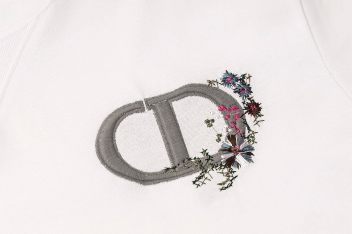 【話題商品！】ディオール スーパーコピー 24ssフラワーツイード刺繍半袖Tシャツ