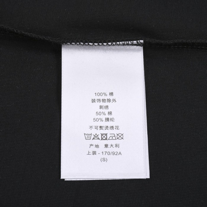 累積売上総額第１位！ディオール n級品 EARSシリーズLOGOグラフィティTシャツ