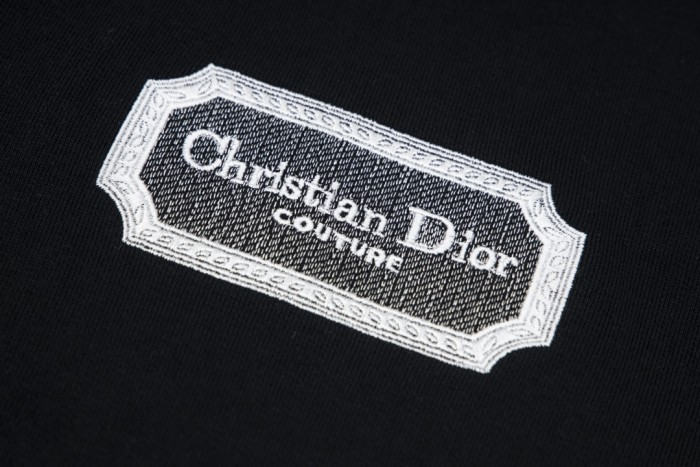 大人気 ディオール 激安通販 クラシックな胸元の四角いアルファベットロゴ刺繍連帽にベルベットのセーター