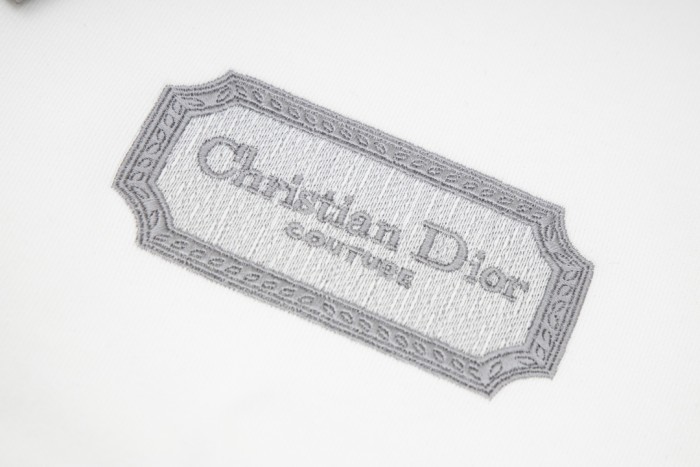 ★超人気 ディオール 偽物通販 クラシックな胸元の四角いアルファベットロゴ刺繍連帽にベルベットのセーター