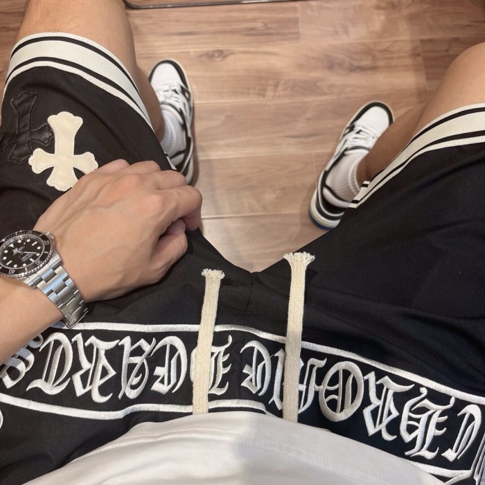 超話題! クロムハーツ n級品 Chrome Hearts 24 ssクロッチの前にサンスクリット文字刺繍ロゴリボン付きショーツ2色