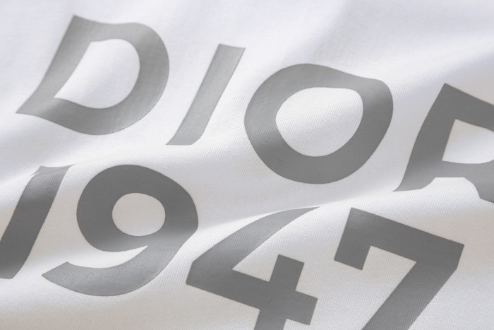超奇跡の入荷☆ ディオール コピーおすすめ 24 ss最新龍年シリーズ1947柄半袖Tシャツ