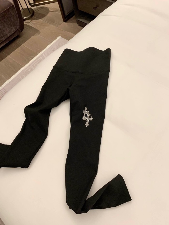 新作 クロムハーツ n級品 十字架ドリルディスクヨガパンツ