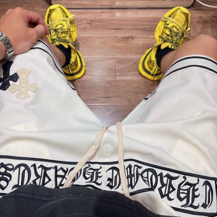 超話題! クロムハーツ n級品 Chrome Hearts 24 ssクロッチの前にサンスクリット文字刺繍ロゴリボン付きショーツ2色