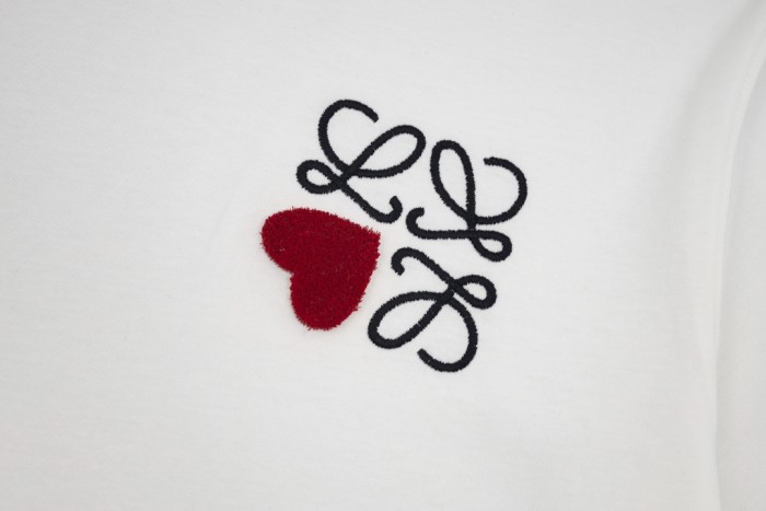 超奇跡の入荷☆ ロエベ 激安偽物 520限定ハート歯ブラシ刺繍Tシャツ男女同型半袖