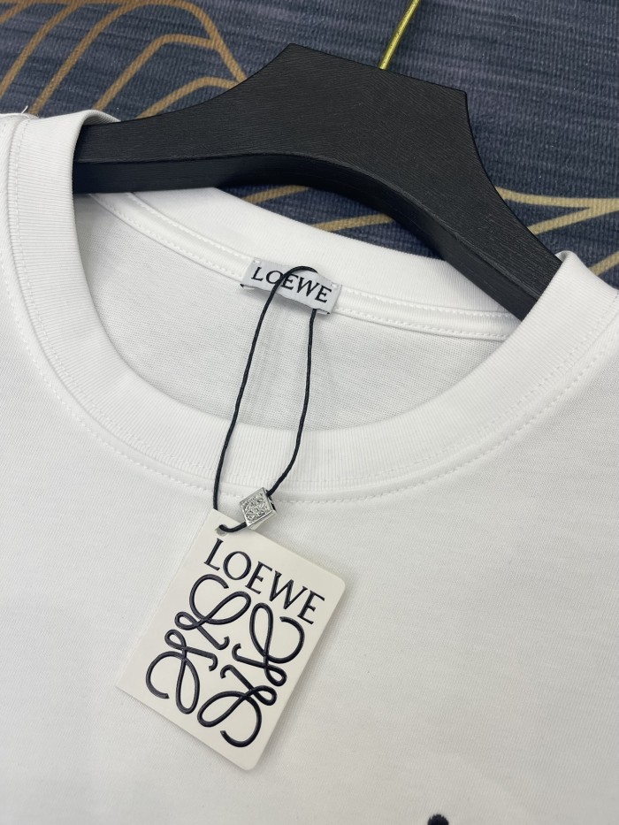 大人気 ロエベ コピーおすすめ 2024春夏新作刺繍ロゴラウンドネック半袖Tシャツ2色