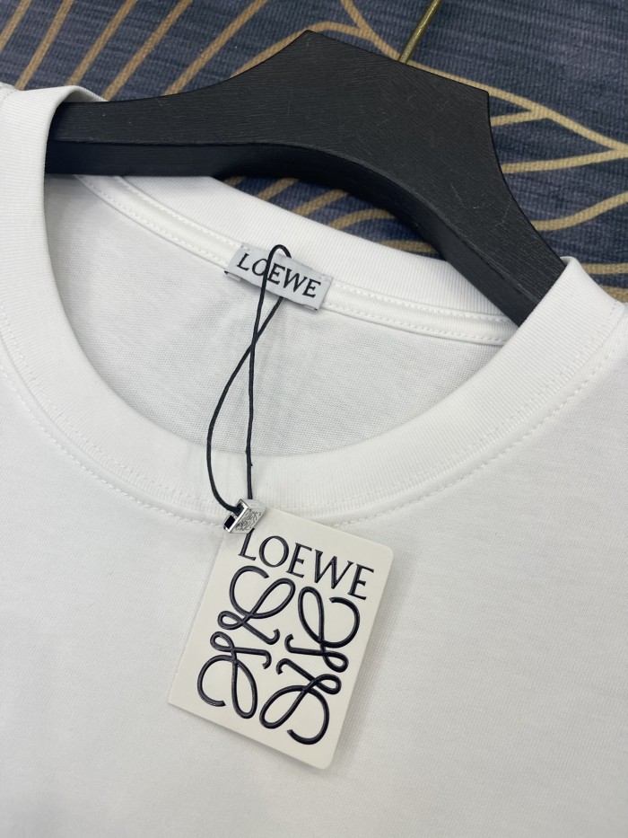 一目惚れ♪ ロエベ 激安通販 2024春夏新作刺繍ロゴラウンドネック半袖Tシャツ2色