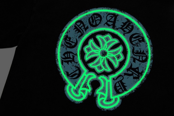 使い勝手良し クロムハーツ 激安通販 2024蛍光グラデーションロゴ半袖Tシャツ