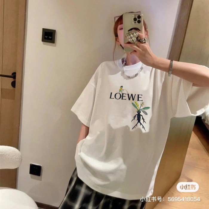 一目惚れ♪ ロエベ 激安通販 2024春夏新作刺繍ロゴラウンドネック半袖Tシャツ2色