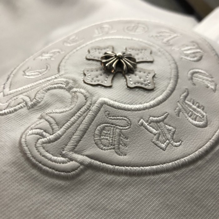【話題商品！】クロムハーツ n級品 2024新作レザークロスステッチ半袖Tシャツ