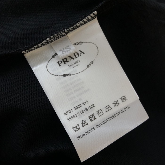 日本未入荷 プラダ スーパーコピー 2024春夏新作立体タオル刺繍ロゴラウンドネックTシャツ