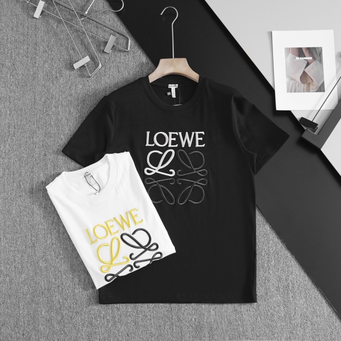 超話題! ロエベ n級品 2024新作ロエベLOEWE立体刺繍クラシックロゴメンズ丸首半袖Tシャツ2色