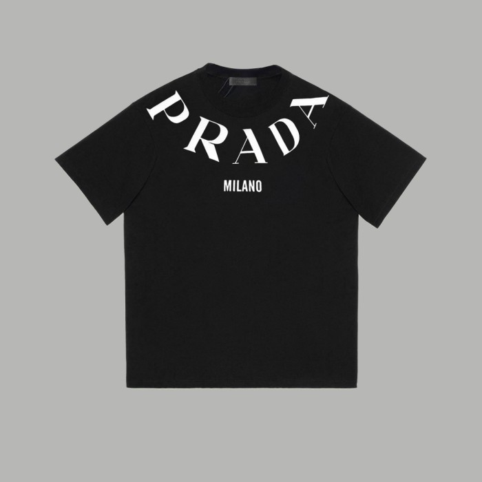 高品質 プラダ 激安偽物 2024 ssクラシックサラウンド大文字プリント半袖Tシャツ