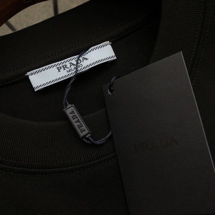 大人気 プラダ コピーおすすめ PRADA2024新作ラベリングロゴ半袖Tシャツ