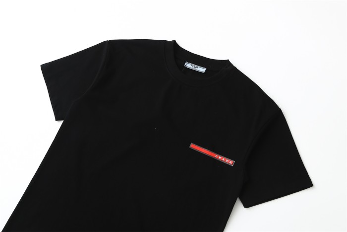 新作 プラダ n級品 24春夏新作胸元赤ゴムロゴラウンドネック半袖Tシャツ2色