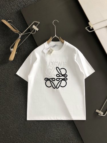 【話題商品！】ロエベ n級品 定番胸元のパステルカラー柄丸首半袖Tシャツ半袖