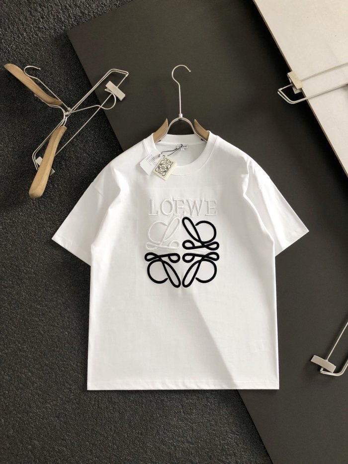 【話題商品！】ロエベ n級品 定番胸元のパステルカラー柄丸首半袖Tシャツ半袖