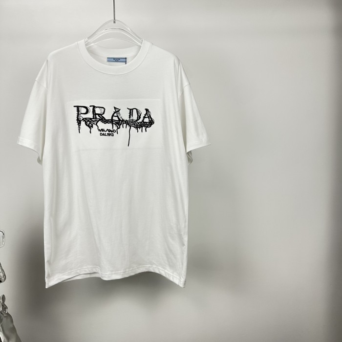 高品質 プラダ スーパーコピー 2024新作アルファベットロゴ刺繍カップル用半袖Tシャツ