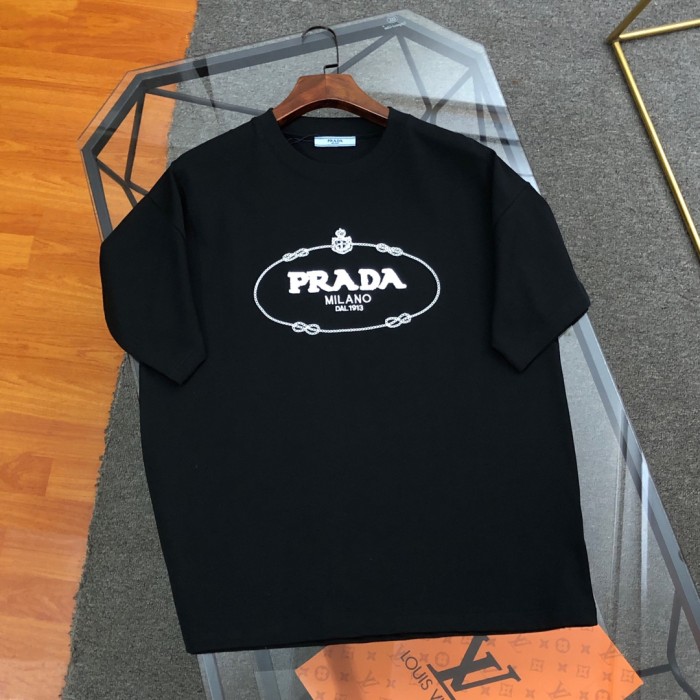 日本未入荷 プラダ スーパーコピー 2024春夏新作立体タオル刺繍ロゴラウンドネックTシャツ