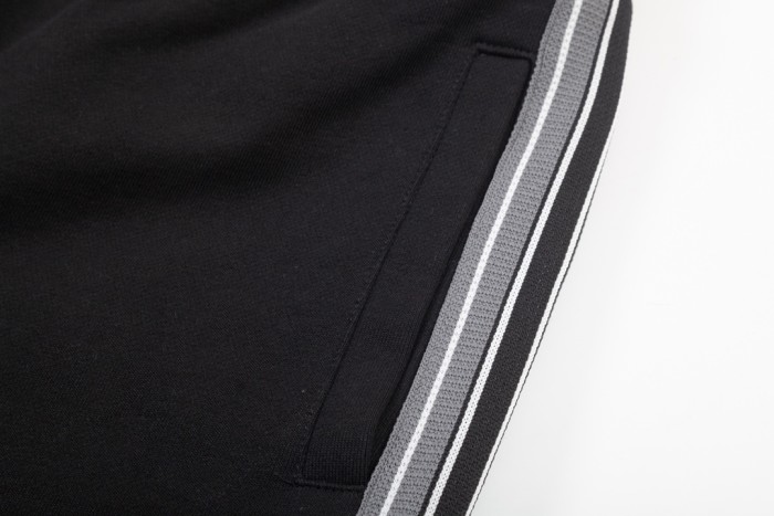 【話題商品！】プラダ n級品 メタリックトリコロールアルファベット5色リボンLoGOロゴプリントパンツ