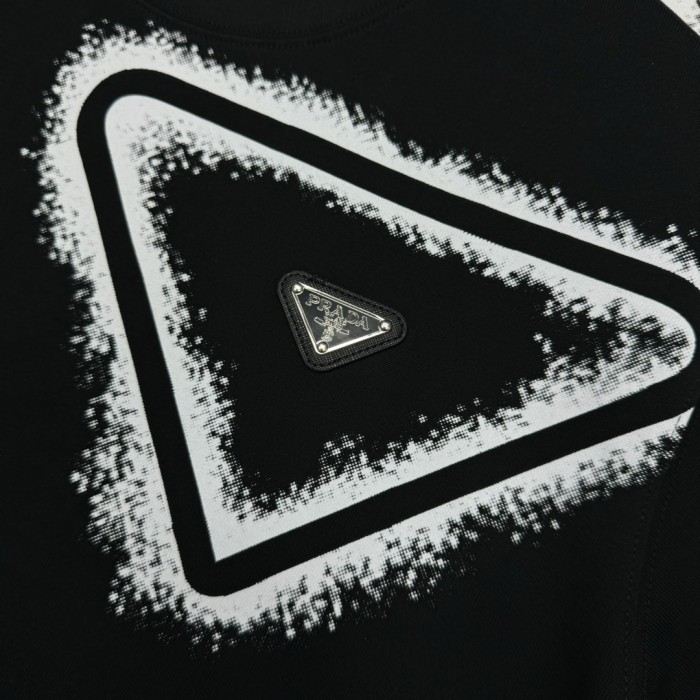 追跡付 プラダ 激安通販 の春先の最新限定三角標個性的な半袖Tシャツ2色