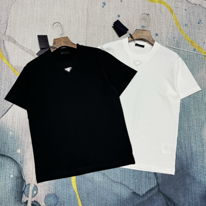 新作 プラダ コピー の春先の最新限定三角標個性的な半袖Tシャツ2色