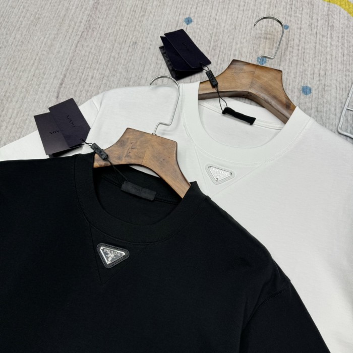 新作 プラダ コピー の春先の最新限定三角標個性的な半袖Tシャツ2色