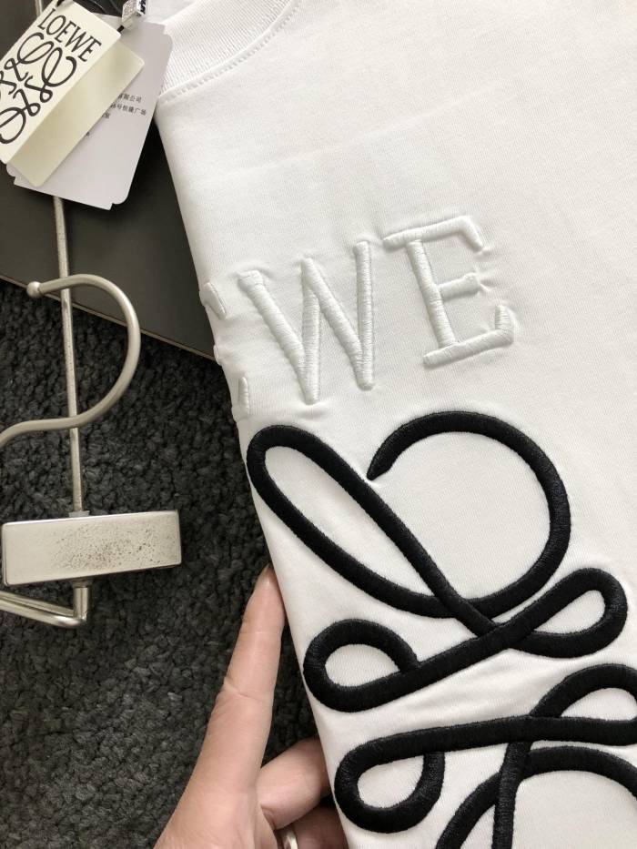 【話題商品！】ロエベ n級品 定番胸元のパステルカラー柄丸首半袖Tシャツ半袖