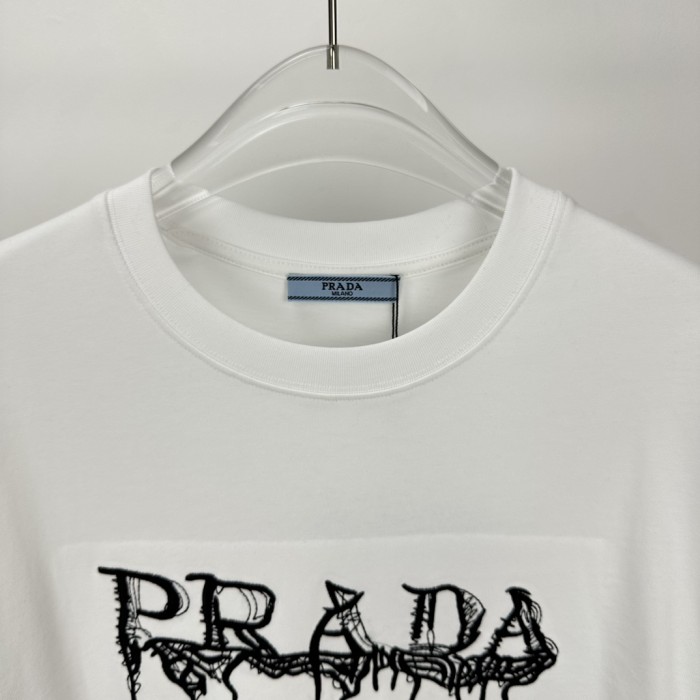 高品質 プラダ スーパーコピー 2024新作アルファベットロゴ刺繍カップル用半袖Tシャツ