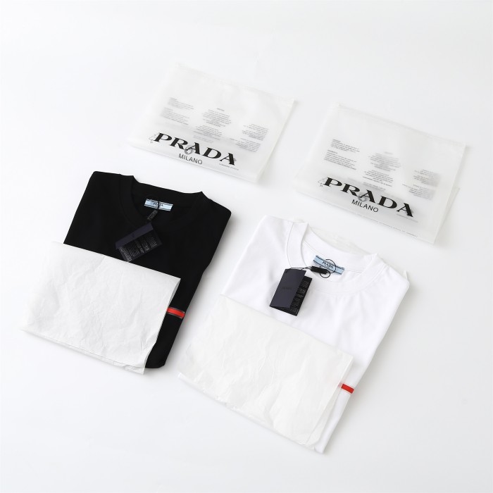 新作 プラダ n級品 24春夏新作胸元赤ゴムロゴラウンドネック半袖Tシャツ2色