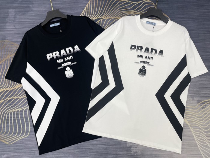入手困難 プラダ コピーおすすめ 2024春夏新作プリントロゴラウンドネック半袖Tシャツ2色