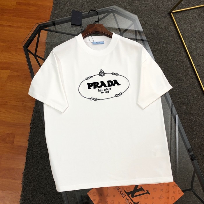【限定】プラダ コピー 2024春夏新作立体タオル刺繍ロゴラウンドネックTシャツ