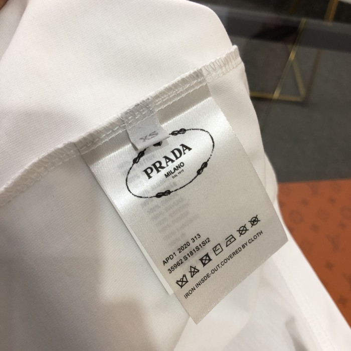 稀少 プラダ 偽物通販 PRADA2024新作ラベリングロゴ半袖Tシャツ