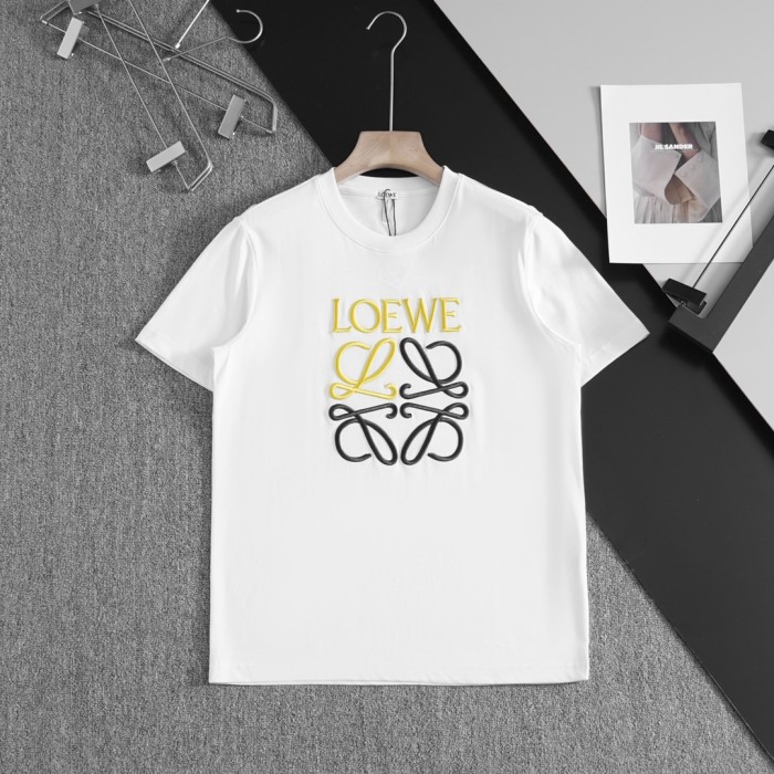 超話題! ロエベ n級品 2024新作ロエベLOEWE立体刺繍クラシックロゴメンズ丸首半袖Tシャツ2色