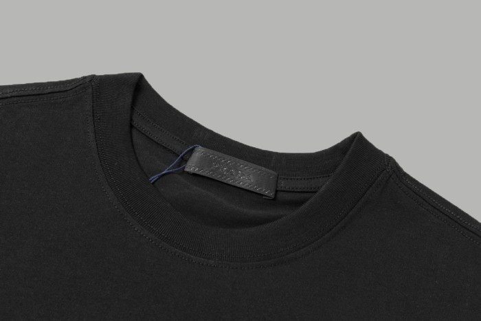 高品質 プラダ 激安偽物 2024 ssクラシックサラウンド大文字プリント半袖Tシャツ