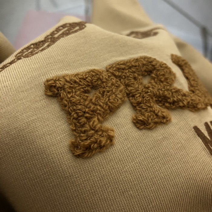 稀少 プラダ 激安通販 2024春夏新作立体タオル刺繍ロゴラウンドネックTシャツ