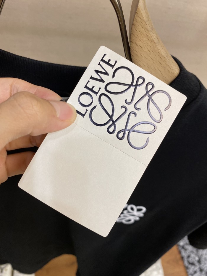 稀少 ロエベ コピー 定番胸元赤いハート柄ラウンドネック半袖Tシャツ半袖