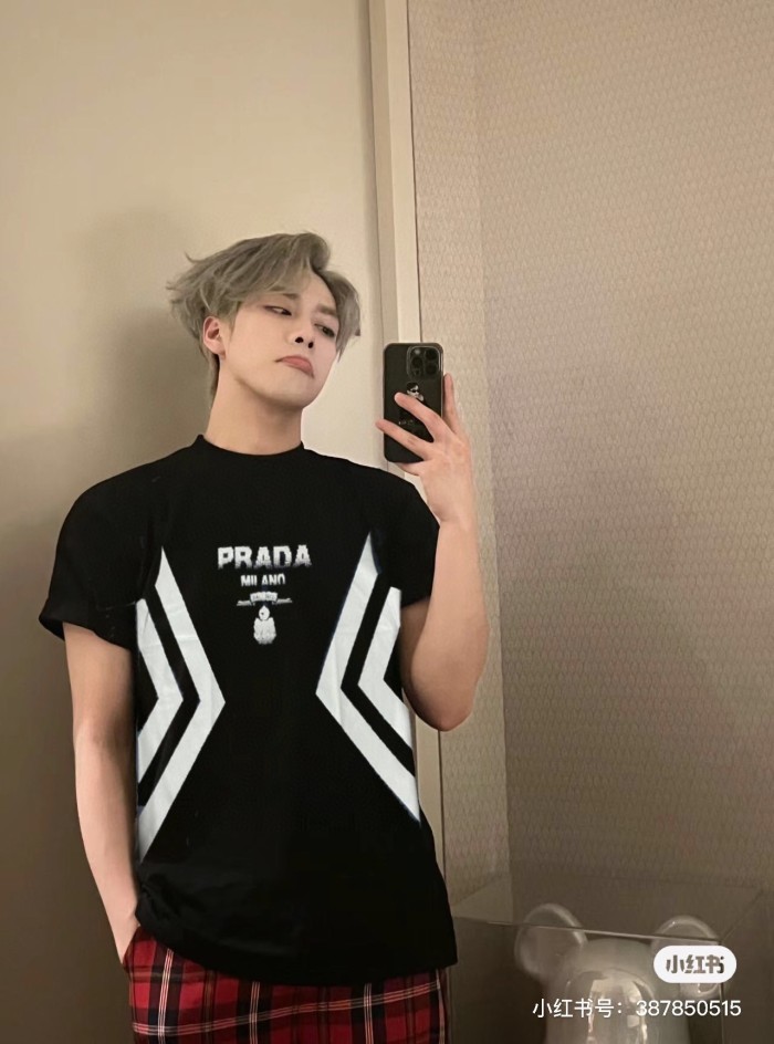 入手困難 プラダ コピーおすすめ 2024春夏新作プリントロゴラウンドネック半袖Tシャツ2色