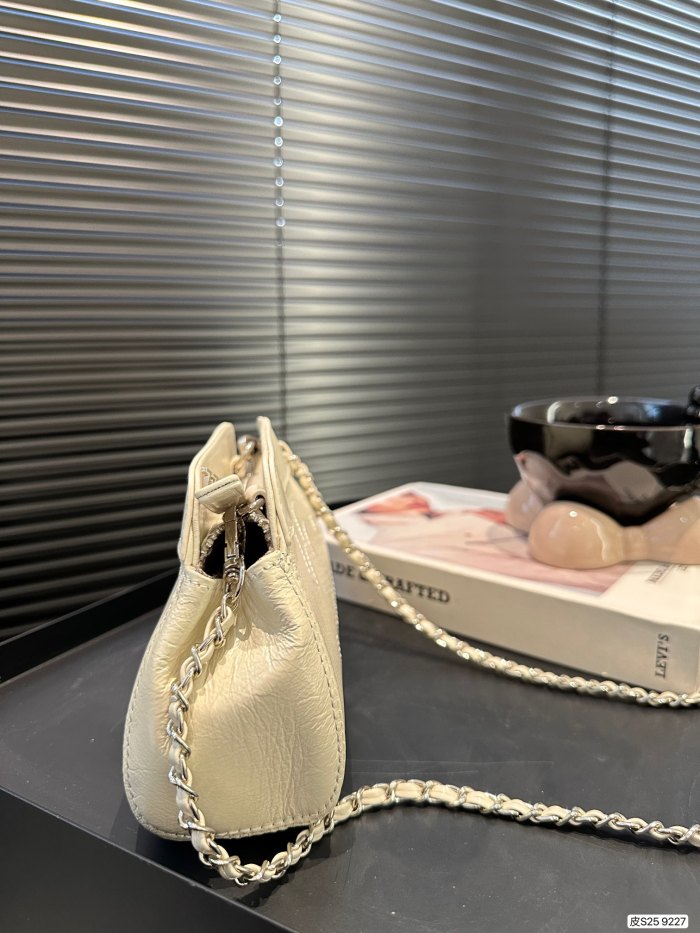 日本未入荷 シャネルCHANEL 激安偽物 チェーンバッグ